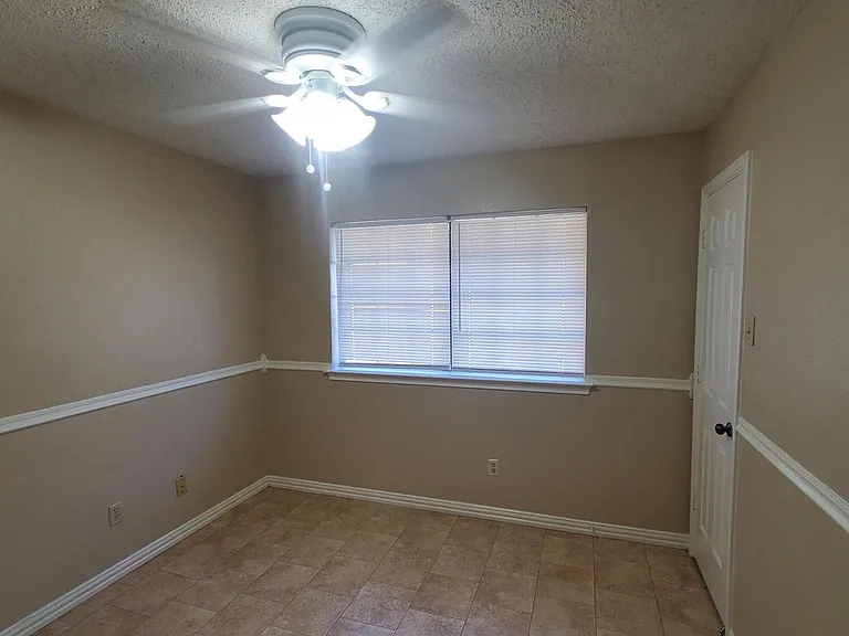 505 Pelican Ct — Photo 12