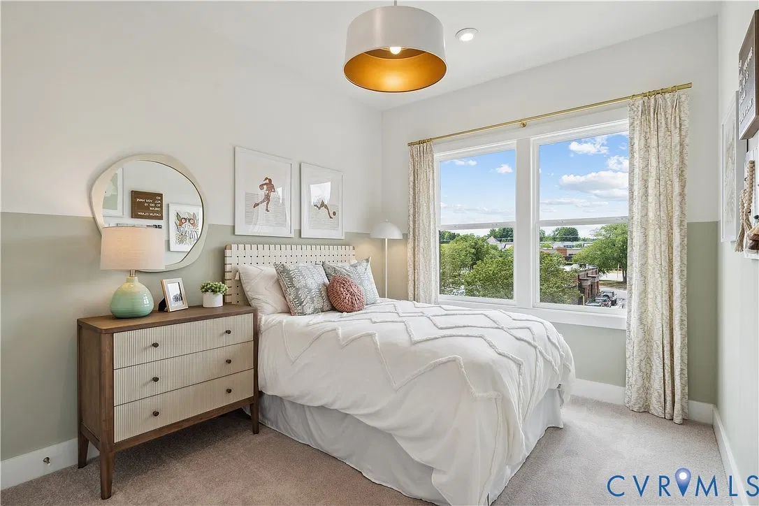 4 bed, 2000 sqft, $2,900 — Photo 2