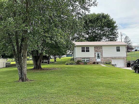 2nd image of 1417 Old Dandridge Park