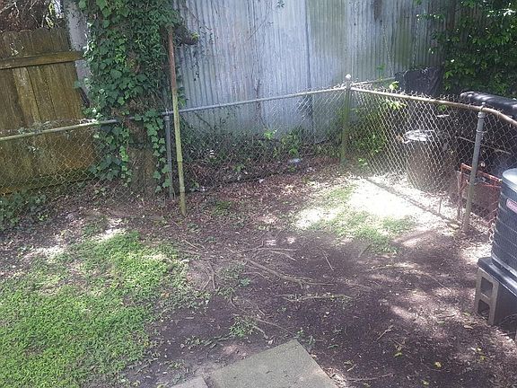 5th image of 1723 Lowerline St