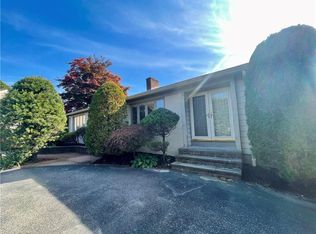 30 John F Kennedy Cir, North Providence, RI 02904