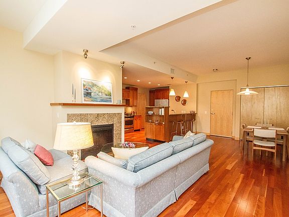 4th image of 309 W Washington Ave Unit 301