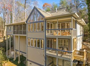 223 Fern Creek Dr, Flat Rock, NC 28731