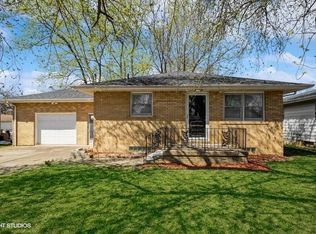 219 Reservoir Rd, Pekin, IL 61554