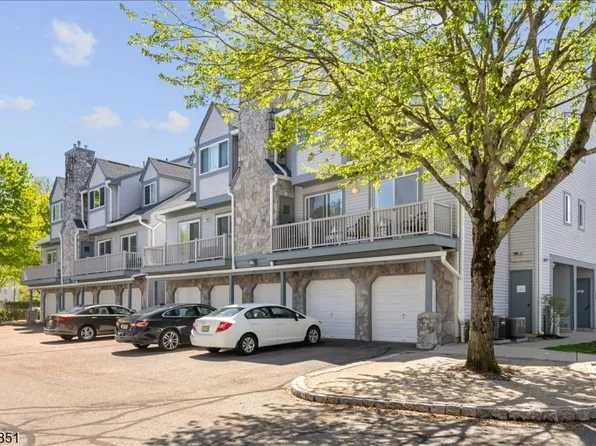 15 Garden Ct, Roxbury Twp., NJ 07876