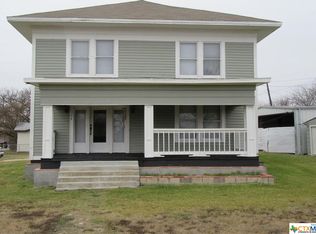 304 Thomas St, Rogers, TX 76569