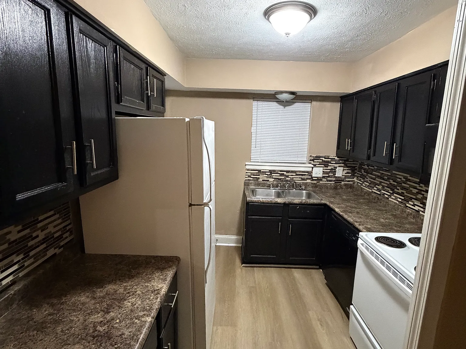 2 bed, 1.5 bath, 1064 sqft, $1,250 — Photo 4