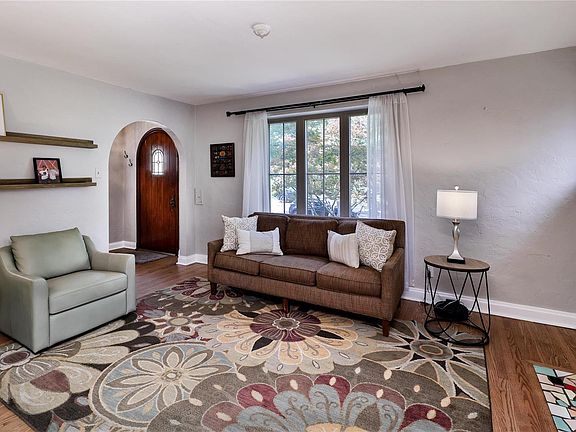 3rd image of 6546 Lindenwood Pl