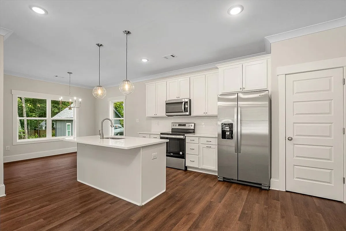 5 bed, 4.5 bath, 2184 sqft, $4,774 — Photo 2