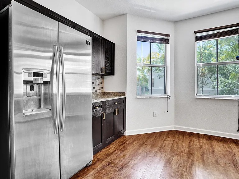 3911 Shoma Dr — Photo 12