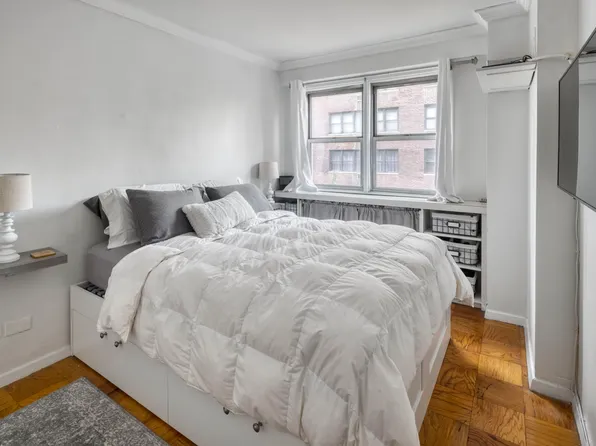 245 East 35th Street image 5 of 7