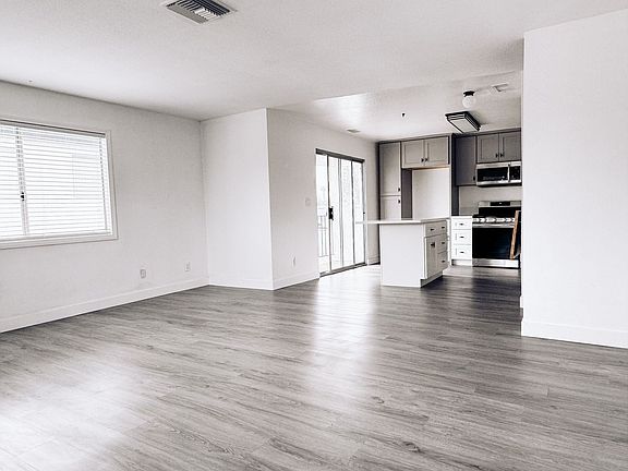 5th image of 5321 Bishop St #B
