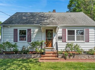 77 Valley Rd, Hamden, CT 06514