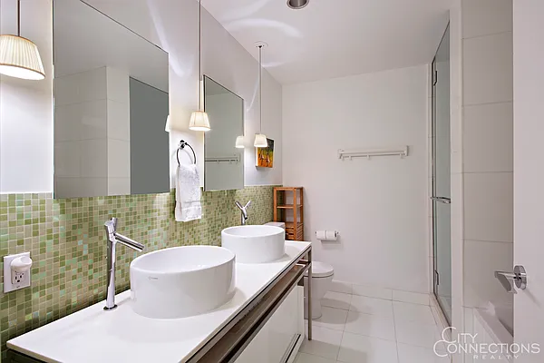 Rented by City Connections Realty | media 32