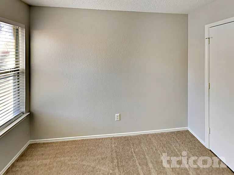 10525 Flamewood Dr — Photo 12