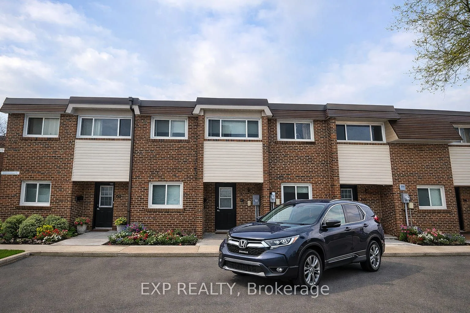 55 Godstone Rd #111 photo 1