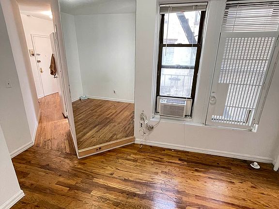 4th image of 181 Thompson St APT 10