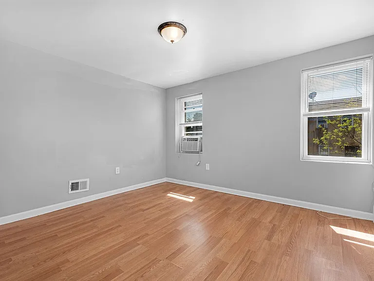 1562 N Woodyear St — Photo 25