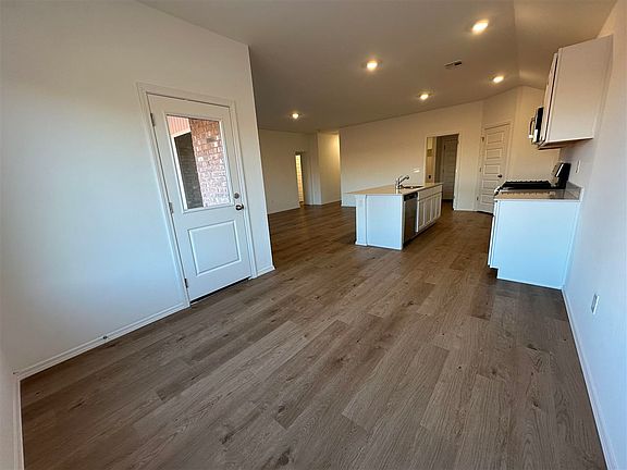 5th image of 4012 S Blackberry St