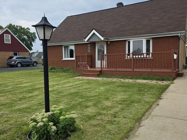 8225 New Castle Ave, Oak Lawn, IL 60459