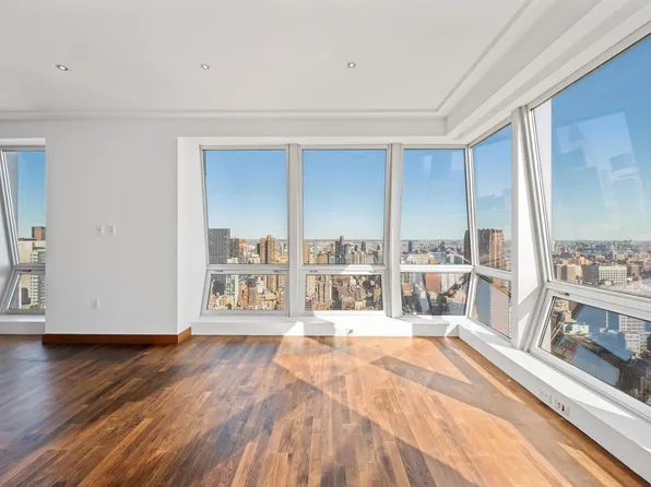 400 Fifth Avenue image 3 of 11