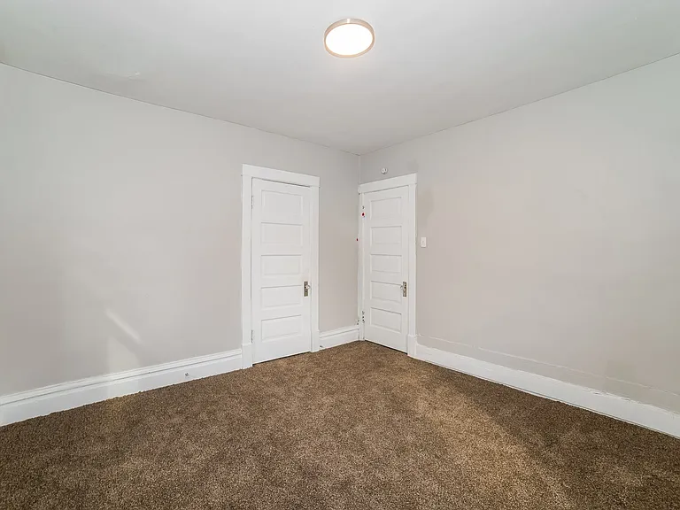 1346873_022_main_bedroom_13624576.jpg