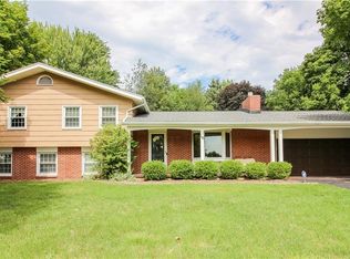 16 Tall Acres Dr, Pittsford, NY 14534