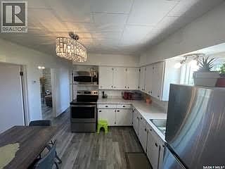 3rd image of 604 Sergent Ave E