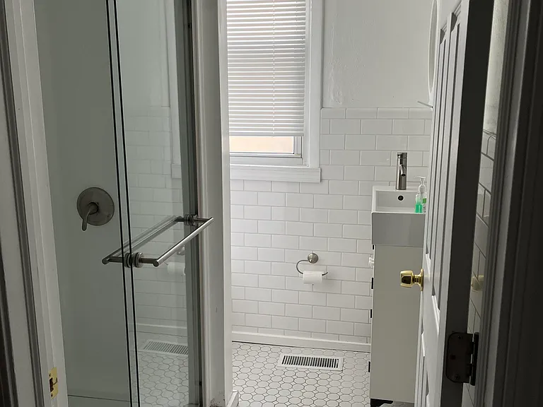 514 S Graham St #2 — Photo 5