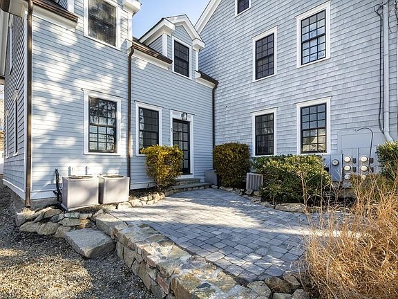 5th image of 108-110 Elm St #1