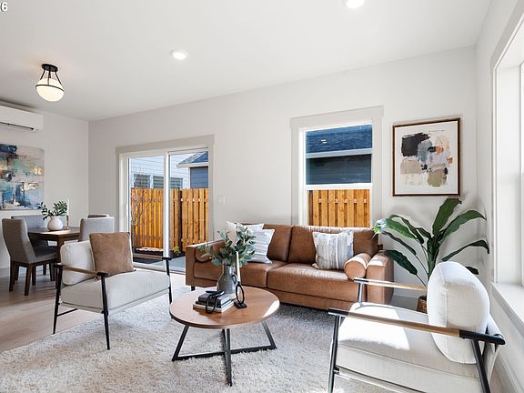 4th image of 6909 NE Multnomah St #B