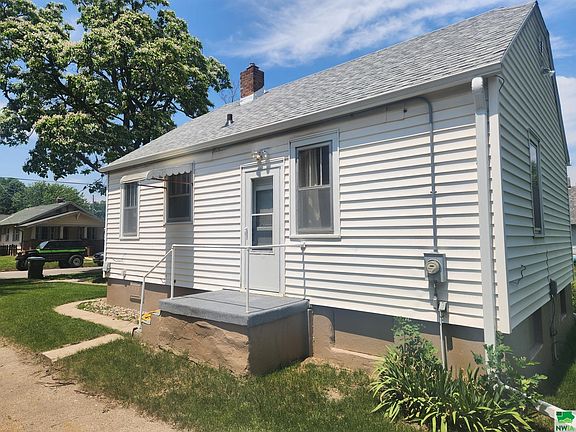 3rd image of 2424 Rebecca St