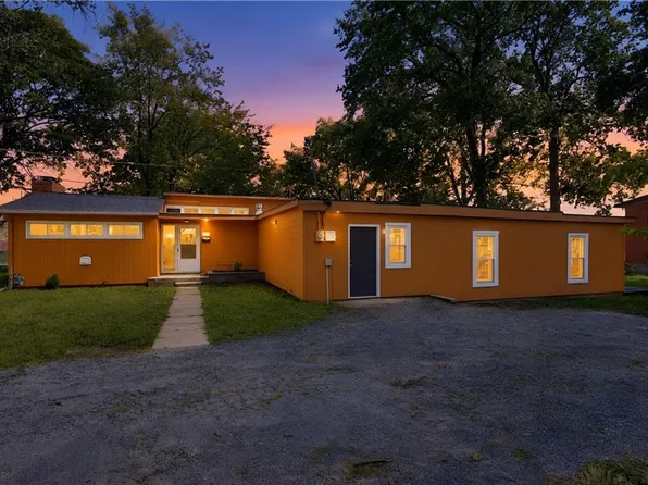 7415 W 61st St, Overland Park, KS 66202