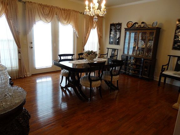 3rd image of 784 Coveview Cir