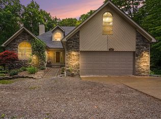 13275 Old Oaks Dr, Fenton, MI 48430
