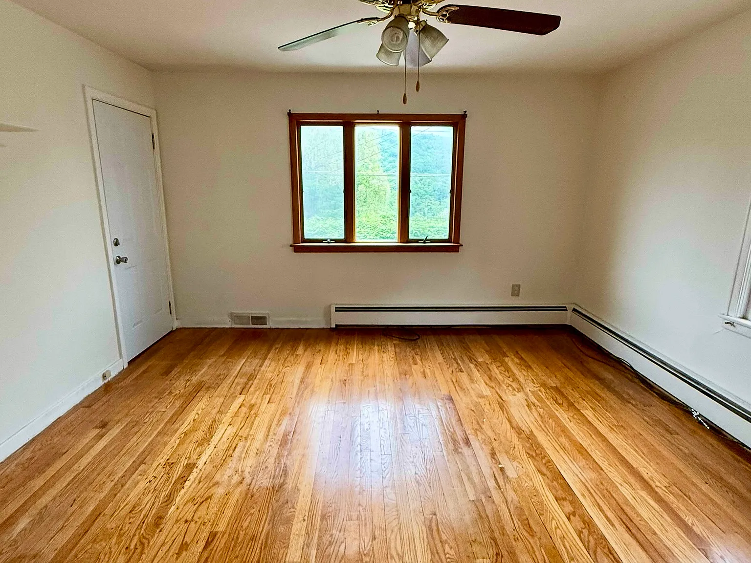 2 bed, 1000 sqft, $1,300 — Photo 2