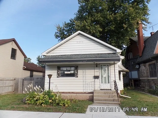 1107 Maple Ave photo 1