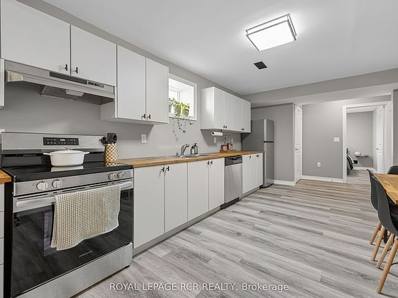 3rd image of 375 Russell St #Basement