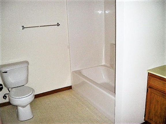 5th image of 594 W 8th St #C