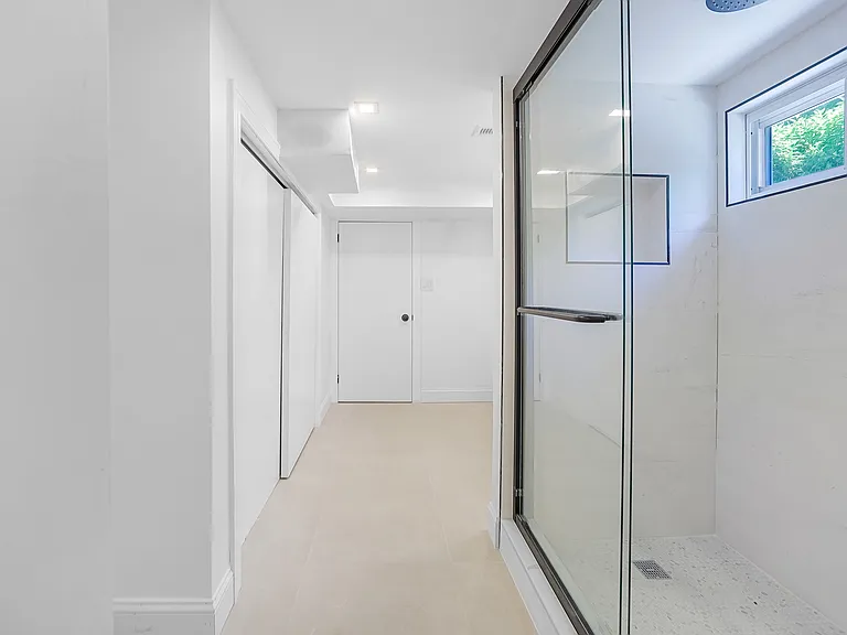 135 E Linden Ave — Photo 36