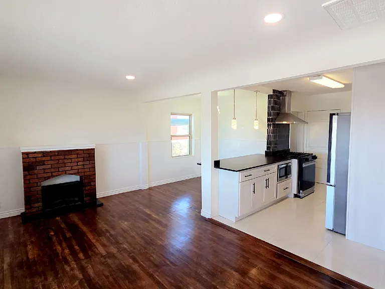 3409 Sacramento Ave — Photo 3