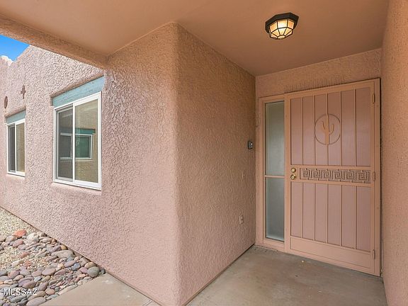 3rd image of 928 W Union Bell Dr