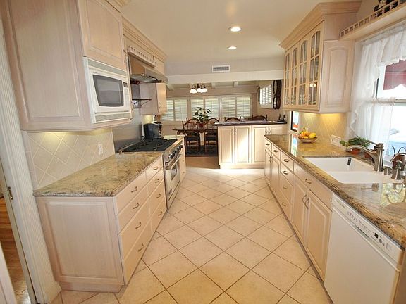 5th image of 10425 Gaynor Ave