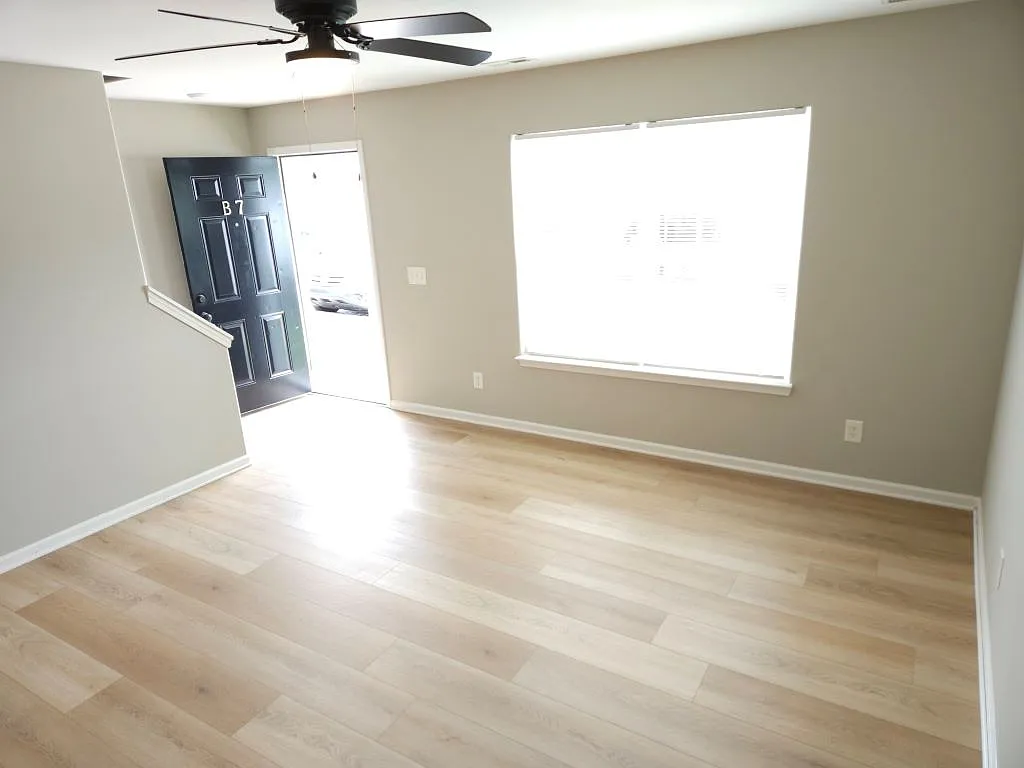 705 Crestland Ave — Photo 2