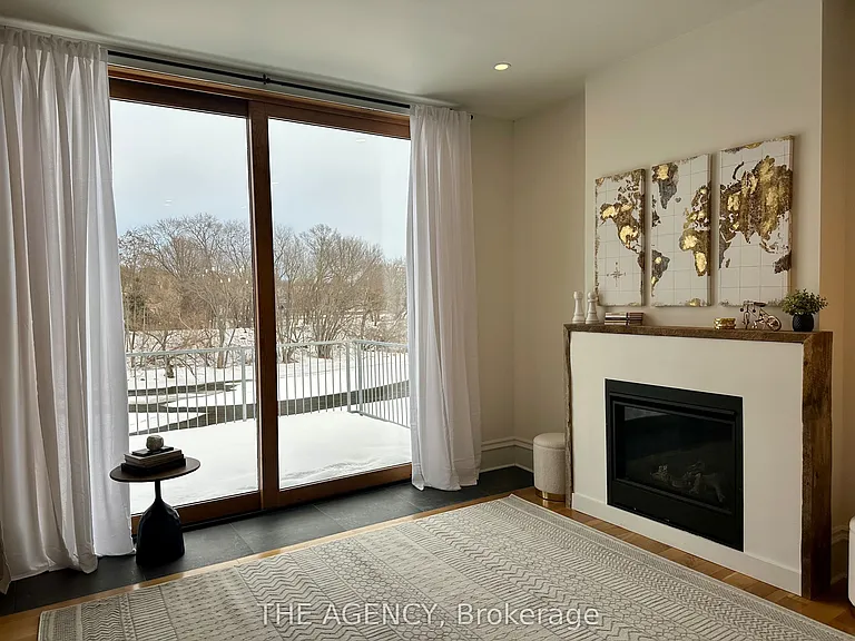 73 Grand River St N — Photo 1