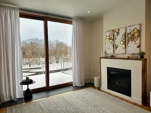 73 Grand River St N Photo 1