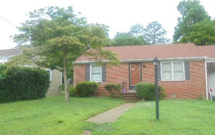 2nd image of 924 Laurel Rd