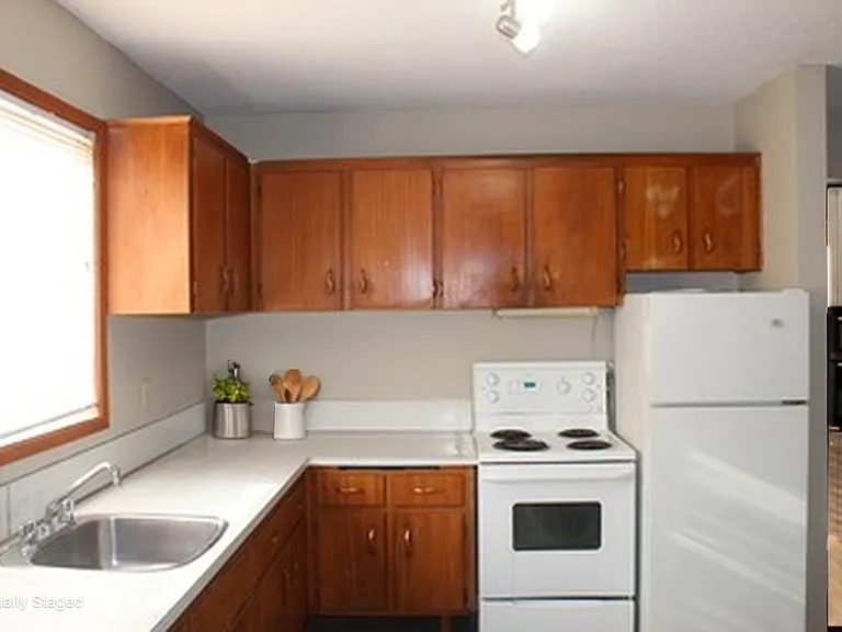 1019 Northmount Dr NW — Photo 3
