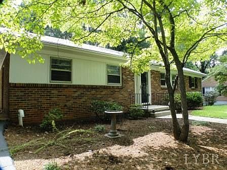 2nd image of 2915 Ravenwood Dr