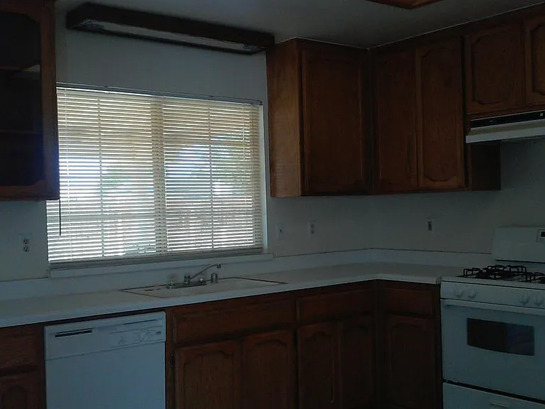 8461 Ironwood Ave — Photo 2